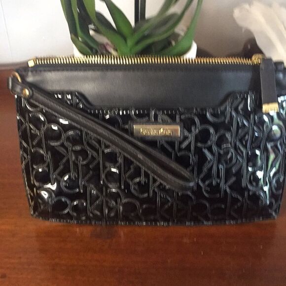 Calvin Klein wristlet - Picture 1 of 7